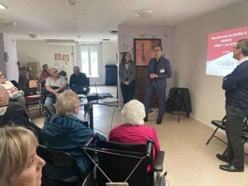 Réunion des familles Ehpad Les Larris CoalliaLa Direction des Larris a réunit ce jeudi 25 avril à 17h30, , les familles afin de les informer et répondre à leur questions sur l’organisation et le fonctionnement de l’établissement.Merci à Mme Perez , adjointe au maire @ville Breuillet