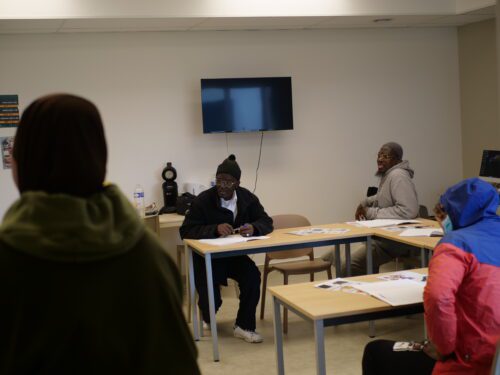 Mois d’avril de la promotion sociale : – Cours de français au café numérique de la résidence Buchelay à Mantes-la-Jolie ! – Présentation à l’orale des résidents