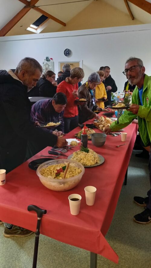 Journée résidence accueil de La Capelle : barbecue, jeux picards et concert de rock en présence de nos partenaires de la ville : les Restaurants du cœur, le centre social tac-tic animation ainsi que les voisins du quartier. Bonne humeur, sourire et partage étaient au rendez-vous !!!