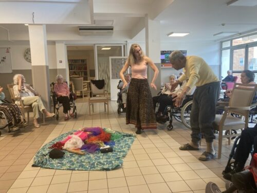 Danse thérapie le 27 mai, nous avons accueilli Marie Laure de Marie Respire Danse pour un atelier thérapeutique mêlant expression et mouvement corporel. Très bonne implication des participants.