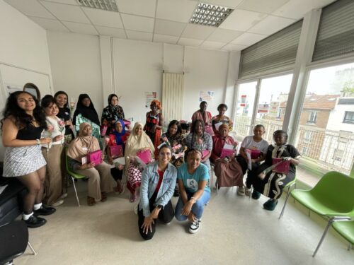 Les résidentes du Lima Netter ont célébré la fête des mères avec un atelier intitulé « Je suis une mère mais toujours une femme ».Un groupe de parole féministe pour discuter autour de la maternité.Nous remercions Dons Solidaires d’avoir accueilli notre projet et d’avoir offert des cadeaux.