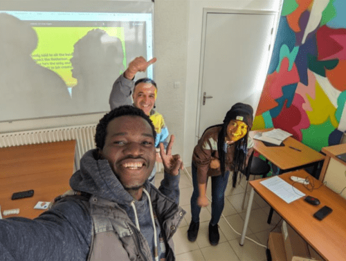 Animation de sensibilisation aux consommations d’eau auprès des résidents de la RS, de la maison relais, du CPH et du CADA de Poitiers. Merci à Kokou et Irène, volontaires en services civiques sur la mission de sobriété énergétique ainsi qu’à toute l’équipe sur place !