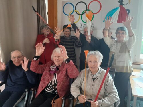 L’accueil de jour de Saint Cheron clôture sa première semaine olympique. Au programme: relais de la flamme, tir à l’arc, jeux de lancer, jeux de palets
