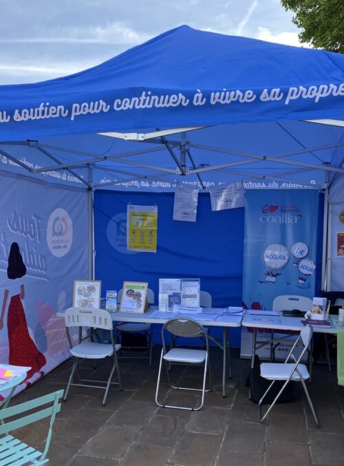 Le Centre d’Accueil de Jour de Saint Cheron a participé à la Caravane des Aidants, qui etait de passage sur la ville, grâce à l’invitation de la Sénatrice de l’Essonne Mme Jocelyne Guidez.