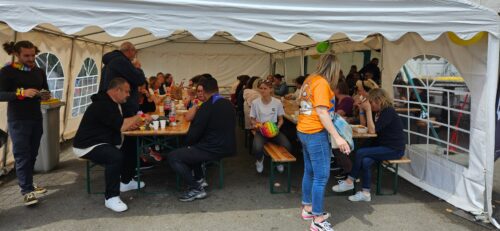Le 21 juin, les salariés de l’UT Aisne étaient réunis pour une journée de cohésion sur le thème des olympiades.Après un repas servi par un Food Truck, tous ont pu participer à des activités diverses ( jeux picards, pétanque, tir à la corde…).Une excellente journée dans la bonne humeur.