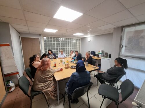 En partenariat avec l’équipe CPTS 78 Nord, ce vendredi 21 juin, les femmes accueillies sur la Résidence Sociale de Limay et sur le CHRS ont pu profiter d’un Café rencontre « Santé des femmes ».Un moment de massage était également proposé aux volontaires.