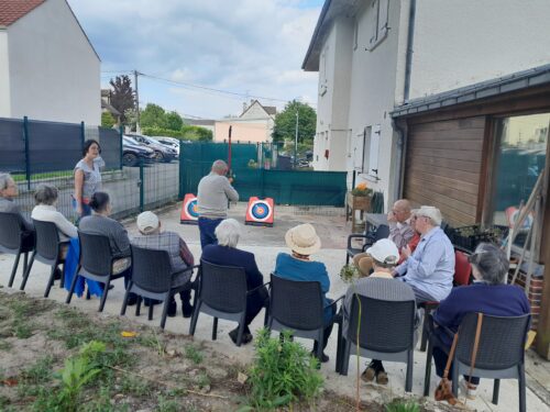 L’accueil de jour de Saint Cheron clôture sa première semaine olympique. Au programme: relais de la flamme, tir à l’arc, jeux de lancer, jeux de palets