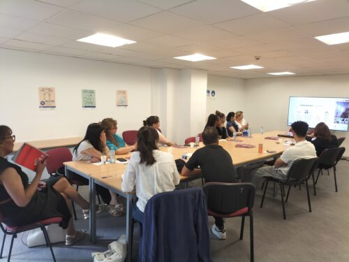 Les nouveaux entrants de la Direction Territoriale de Paris étaient réunis ce matin pour la visio intégration animée par le siège. L’occasion de rencontrer les collègues des autres dispositifs du territoire et de découvrir l’ensemble des activités & métiers présents au sein de COALLIA !