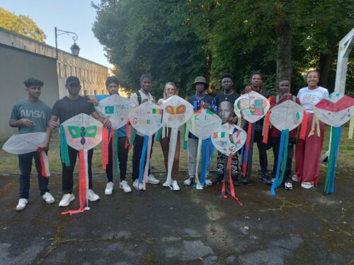 Le mardi 9 juillet 2024, nous avons réalisé le 1er atelier « création de cerfs-volants » dans les locaux du CAMNA 95 à Pontoise.Deux autres ateliers sont prévus avec le cervoliste Ludovic PETIT, avant la sortie annuelle à la plage de Fort Mahon. Une journée de détente et d’envole des cerfs volants.