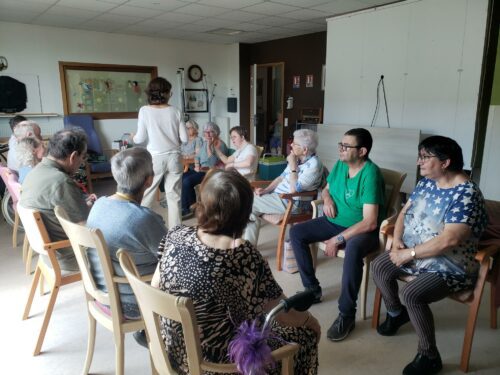 Voici une petite séance de réflexologie palmaire et bien être avec nos différents partenaires( EHPAD de Bray sur Somme SAVS-R  et EANM Albert ainsi que plus facile à Domicile.)