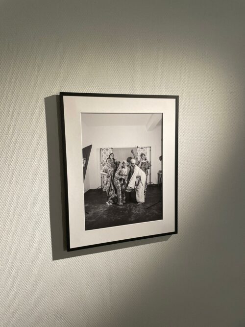 Depuis 09/2023, un groupe de 7 femmes accompagnées par l’HUDA 35 à Rennes participait à un atelier d’expression par la photographie en collaboration avec la photographe Anne Cécile Esteve. Le 27/06 a eu lieu le vernissage de l’exposition, elles racontent avec force un petit bout de qui elles sont.