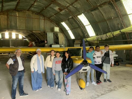 🎉✈️ Sortie éducative au Club d’Initiation à l’Aéronautique ! ✈️🎉Dans le cadre du programme Renfort, les enfants des BPI ont découvert le monde de l’aviation lors d’une visite  au Cercle d’Initiation Aéronautique. Ils ont assisté à des présentations sur le pilotage et les commandes d’un avion.