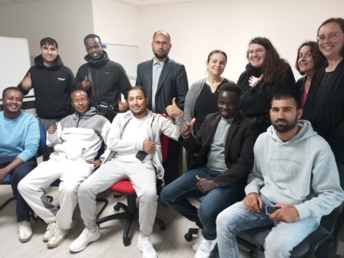 1ère information collective du programme AGIR 29  en partenariat avec Défis Emploi/Adventus. 9 usagers ont pu assister à la présentation de ce service qui a pour objectif d’offrir un accompagnement renforcé et personnalisé vers l’emploi et la formation professionnelle aux BPI de +30 ans.