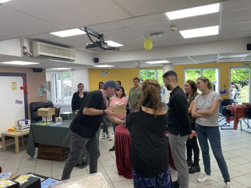 Du 17 au 21 Juin 2024, c’était la 21ème édition nationale de la semaine QVCT. Le Mardi 18 Juin 2024 s’est déroulée la Journée Qualité de Vie des Conditions de Travail des salariés des ESMS du Territoire 93, organisée par Floriane BILLOUET, cheffe de service QVCT, à l’EAM Amaryllis.