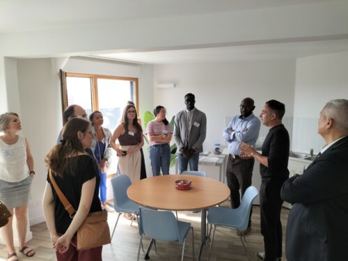 Visite des équipes de la DRH et de la Dir. de l’Activité sur plusieurs dispositifs parisiens ce mardi 09/07. Les collègues du siège ont pu découvrir un site mixte RS/CHU dans le 17e puis le CAES du 19e. La Direction de Paris était ravie de les recevoir et de leur présenter l’activité !