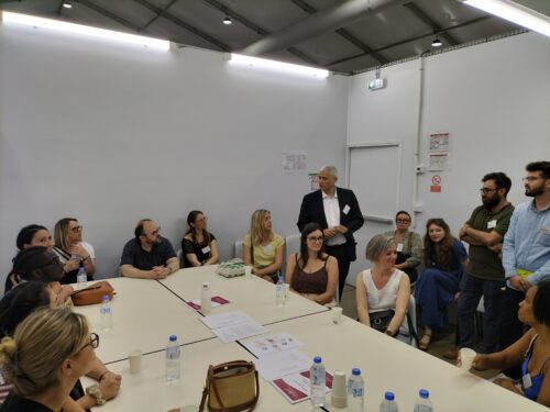 Visite des équipes de la DRH et de la Dir. de l’Activité sur plusieurs dispositifs parisiens ce mardi 09/07. Les collègues du siège ont pu découvrir un site mixte RS/CHU dans le 17e puis le CAES du 19e. La Direction de Paris était ravie de les recevoir et de leur présenter l’activité !