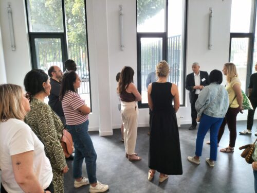 Visite des équipes de la DRH et de la Dir. de l’Activité sur plusieurs dispositifs parisiens ce mardi 09/07. Les collègues du siège ont pu découvrir un site mixte RS/CHU dans le 17e puis le CAES du 19e. La Direction de Paris était ravie de les recevoir et de leur présenter l’activité !