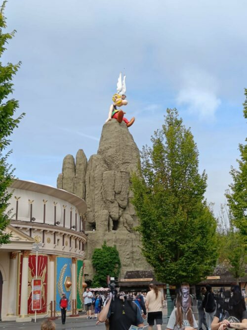 Par Toutatis : ASTERIX! Le CPH de Livry-Gargan a organisé le 23/07/2024 une belle journée au Parc des Gaulois. Des moments de partage et une cohésion renforcée pour nos BPI qui ont vécu une journée pleine d’amusements. Rires au rendez-vous et de beaux souvenirs pour eux comme pour nous…