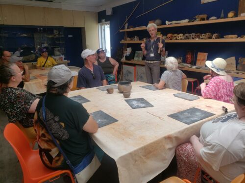 Voici un petit atelier découverte au jardin archéologique de st Acheul et atelier poterie pour nos artistes d’Albert (SAVS-R et EANM)