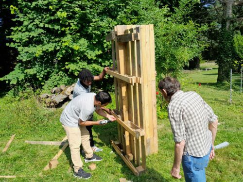 Ce 22 août 2024 atelier menuiserie en collaboration avec le Chrs La Collinette, afin de créer un banc à partir de palettes.A suivre dans les prochains épisodes.