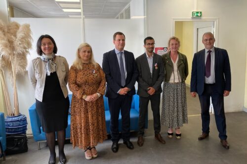 Territoire des Côtes d’Armor,  la remise de la sécurité intérieure pour Me BILOUSENKO & M. AKKI salariés du dispositif Ukraine22. Monsieur COCHU Secrétaire du Préfet 22 a remercié toutes les équipes investies dans ce dispositif et souligné l’agilité, la qualité et les valeurs de Coallia!