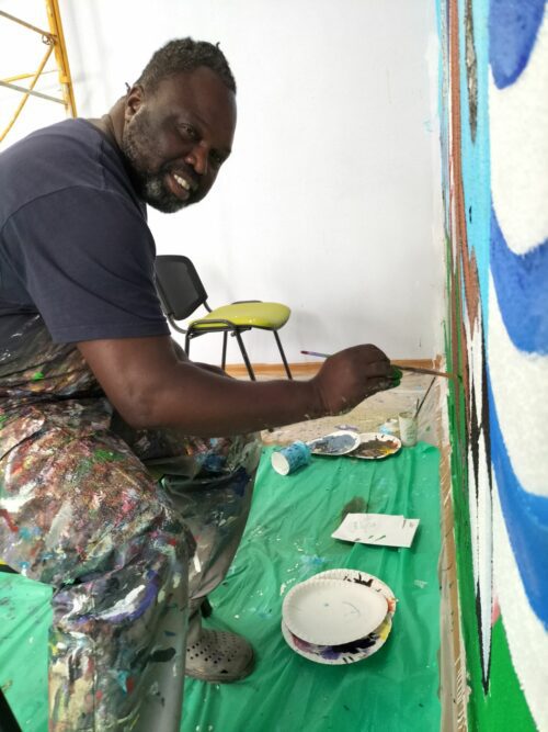Avec le Programme Respirations co-piloté par la FAS, Les Petits Débrouillards et Cultures du Coeur, a porté un atelier Art et Sciences au CADA-HUDA des Ateliers à DIJON en août : réalisation d’une fresque avec l’artiste Congolais Mokè Fils et 7 adolescents et animation d’ateliers Scientifiques.