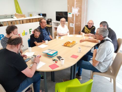 Je publie, en retard, notre petit déjeuner du 6 septembre 2024 avec des usagers qui avaient beaucoup de plaisir en cette fin de semaine et, aussi du sérieux en réfléchissant au futur « atelier cuisine »