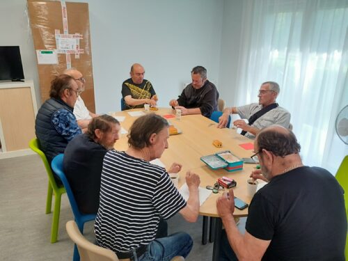 Je publie, en retard, notre petit déjeuner du 6 septembre 2024 avec des usagers qui avaient beaucoup de plaisir en cette fin de semaine et, aussi du sérieux en réfléchissant au futur « atelier cuisine »