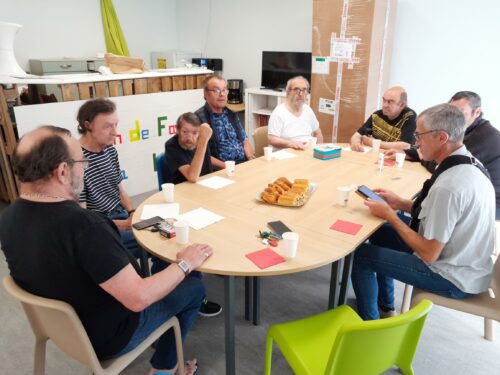 Je publie, en retard, notre petit déjeuner du 6 septembre 2024 avec des usagers qui avaient beaucoup de plaisir en cette fin de semaine et, aussi du sérieux en réfléchissant au futur « atelier cuisine »