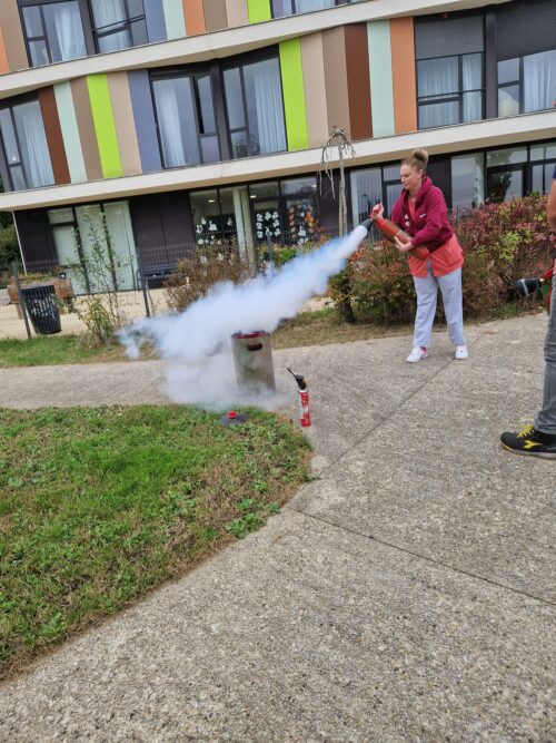 Le 29/10 l’EHPAD MATRA était en mode sapeurs pompiers avec la formation SI2P prévention des incendies.
