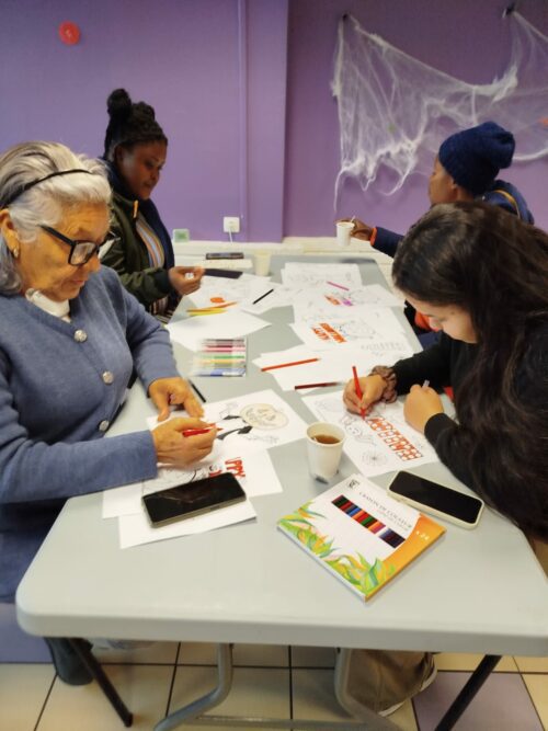 Atelier collectif organisé à la résidence sociale d’Avallon, réunissant les résidents adultes et enfants de tous les services ( Résidence Sociale, PF, CADA, SHT et HUDA ). Au programme était proposé : maquillage, activités manuelles et goûter en musique effrayante.