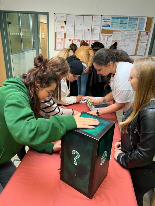 Mardi 24 septembre s’est déroulée la Journée des Salariés de la Direction Territoriale de l’Essonne à Evry. L’occasion pour tous les salariés de se réunir autour d’un Escape Game et des nombreux jeux prévus  pour cette journée riche en partage !
