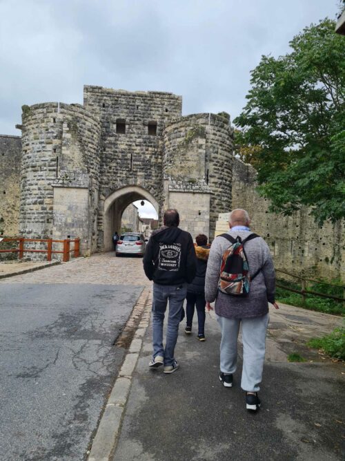 Retour au moyen âge avec le spectacle la légende des chevaliers et visite de la ville de Provins pour la pension de famille de Sens !