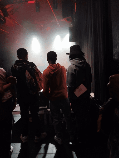 Début novembre, des jeunes du SAMNA ont entamé un projet d’action culturelle avec la salle de spectacles La Lune des Pirates. Au programme: concerts, rencontres d’artistes et surtout la création d’un fanzine et de vidéos sur les réseaux pour parler du projet et des différentes actions menées.