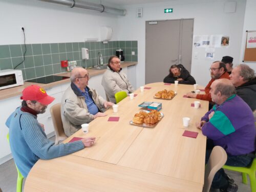Aujourd’hui petit déjeuner avec un de nos nouveaux résidents, et attention, discussion autour des élections américaines. Déjà de belles discussions en perspectives.Nous souhaitons la bienvenue à Bruno et Adrien à Frida Kahlo