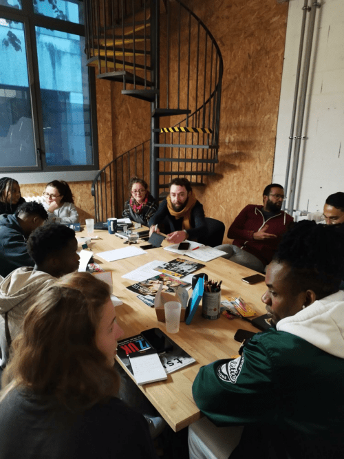 Début novembre, des jeunes du SAMNA ont entamé un projet d’action culturelle avec la salle de spectacles La Lune des Pirates. Au programme: concerts, rencontres d’artistes et surtout la création d’un fanzine et de vidéos sur les réseaux pour parler du projet et des différentes actions menées.