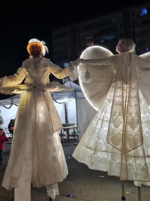 Village de Noël sur le quartier des Champs Plaisants, comme tous les ans les résidents de la pension de famille de Sens ont tenu un stand  dans le froid et la bonne humeur !Jeux pour les petits et les grands, confection maison d’objets, de pizzas et de gâteaux