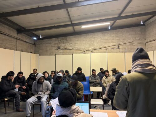 En partenariat avec Activ’optic, le CADA de Nanterre a organisé une réunion d’information à l’attention des personnes accompagnées, afin de leur offrir la possibilité de bénéficier d’un suivi auprès d’un opticien. Cette réunion avait également pour objectif d’informer les résidents sur leurs droits.