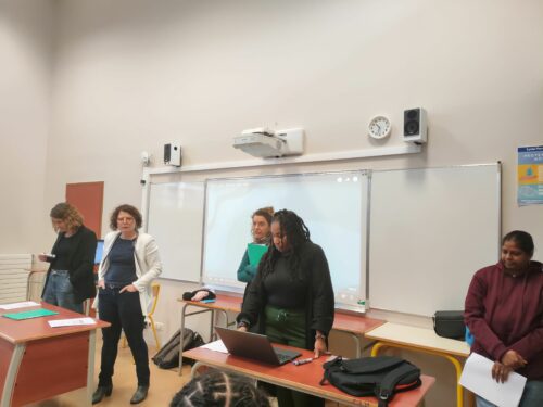 Intervention au Lycée Parc des Loges le 09/01/2025 par le CADA d’Evry devant 70 élèves de Terminale ST2S dans le cadre d’un projet sur l’asile. Les échanges ont été riches autour des enjeux de la demande d’asile, des missions du CADA et des difficultés rencontrées par le public et les professionnels