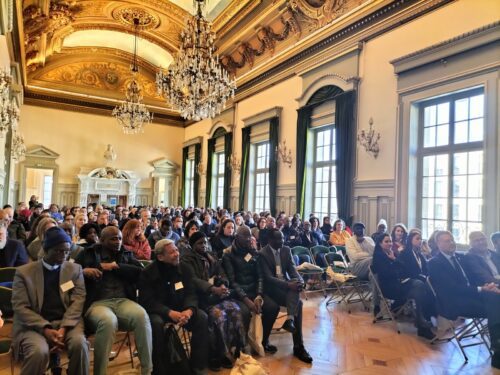 Retour en image sur la cérémonie de remise des Louis d’Or de la Direction Territoriale de Paris 📸 Bravo à nos collègues Awa, Daouda, Issoufa, Djibril, Boubou, Gaye pour leurs 20 ans d’engagement au sein de COALLIA. Et merci à Arnaud Richard, DG COALLIA, pour ses mots et sa participation.