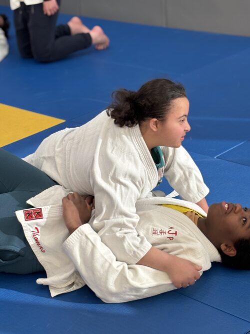🎉 Journée Sport Adapté – Judo et Escrime 🎉Aujourd’hui, les jeunes de l’IME Coallia Tourville ont découvert le judo et l’escrime à travers des ateliers matinaux. 🥋🤺 La journée s’est terminée par un repas commun. Un grand bravo à tous les participants et encadrants pour leur enthousiasme ! 👏