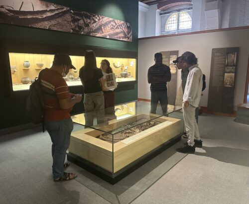 La sortie collective intitulée « Voyage au cœur de l’Histoire », organisée avec les résidents du foyer , s’est déroulée au Musée d’Archéologie Nationale. Cette activité a permis aux participants de découvrir le patrimoine historique français tout en stimulant leur curiosité et leur mémoire.