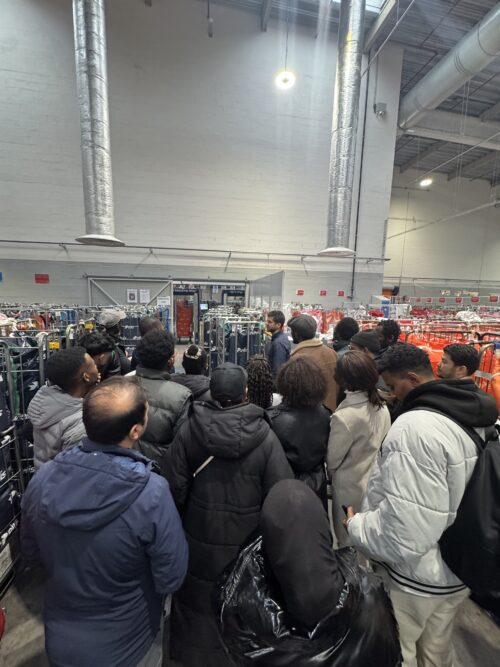 AGIR 78 a organisé une action d’insertion professionnelle pour une trentaine de BPI en partenariat avec ELIS (usine de blanchisserie à Nanterre).Après une présentation de l’entreprise, une visite d’usine et une section de recrutement sur site, cette initiative a permis la signature de 15 contrats.