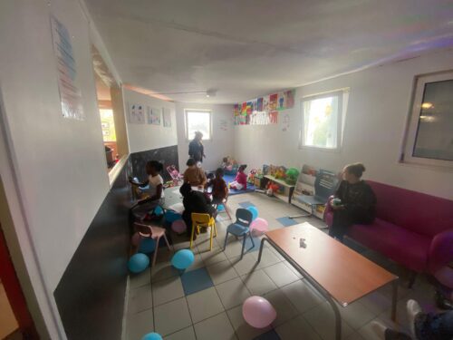 Inauguration du nouveau salon / salle de jeux de la Motte Baril, au service Chu Maya. Les femmes ont désormais un espace confortable et les enfants, un endroit sécurisé et pensé pour eux !