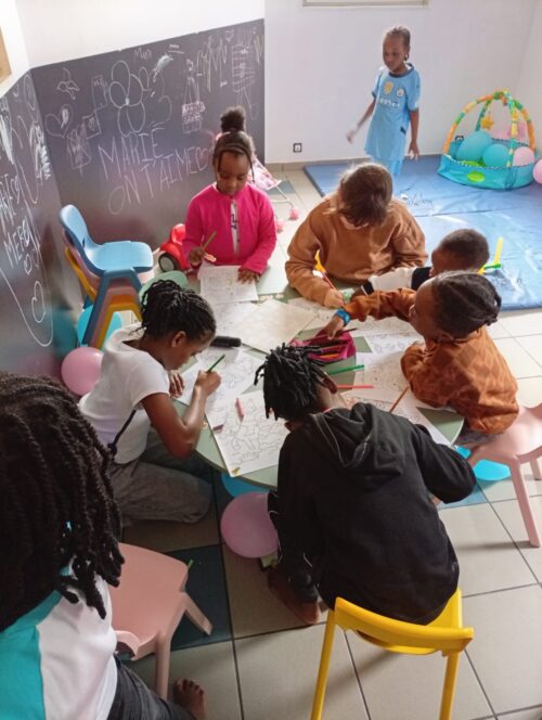 Inauguration du nouveau salon / salle de jeux de la Motte Baril, au service Chu Maya. Les femmes ont désormais un espace confortable et les enfants, un endroit sécurisé et pensé pour eux !