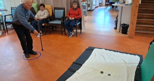 Rires, bonne humeur et jeux sportifs pour les usagers de l’accueil de jour de Saint-Chéron