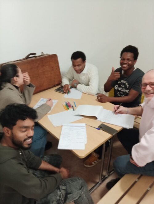 Des jeunes ont travaillé à la réalisation d’une valise escape game avec l’équipe éducative et un intervenant spécialisé. L’objectif était de créer un outil ludique de sensibilisation au tri des déchets. Investis à chaque étape, ils seront les ambassadeurs engagés de ce support pédagogique.