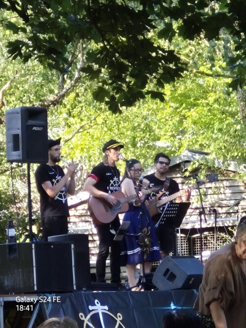 Hier soir, apéro concert au frais et en pleine nature au Parc du Moulin à Tan, ambiance assurée par le groupe l’Hermione !