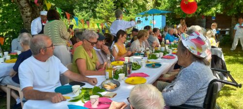 Le 17 Juin 2026, les résidents, leurs familles et l’équipe de Bonnedonne se sont retrouvés à l’ombre des tilleuls pour le traditionnel repas des familles.Bravo et merci à tous les professionnels qui ont permis la réalisation de ce moment partagé, très agréable et important pour nos résidents !