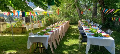 Le 17 Juin 2026, les résidents, leurs familles et l’équipe de Bonnedonne se sont retrouvés à l’ombre des tilleuls pour le traditionnel repas des familles.Bravo et merci à tous les professionnels qui ont permis la réalisation de ce moment partagé, très agréable et important pour nos résidents !